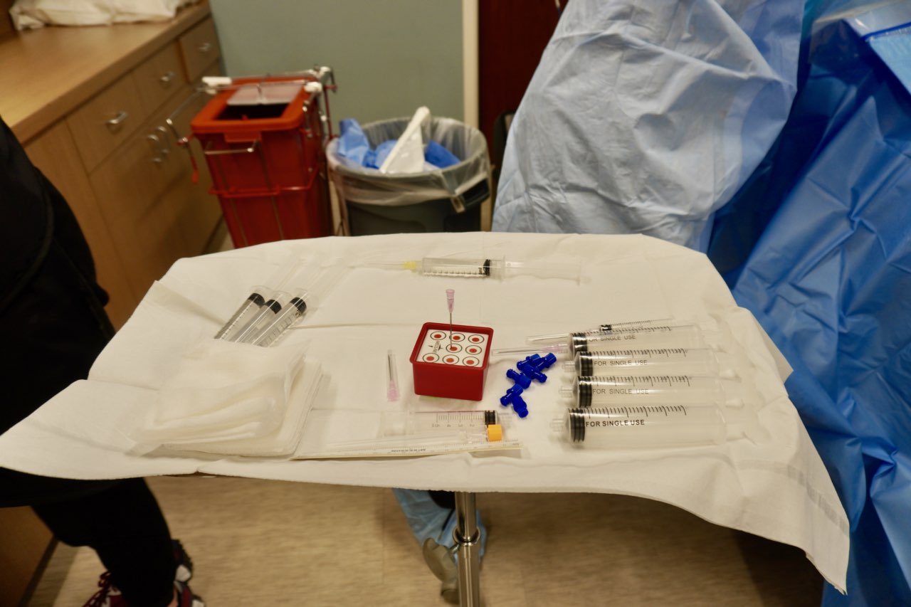 Bone marrow extraction needles